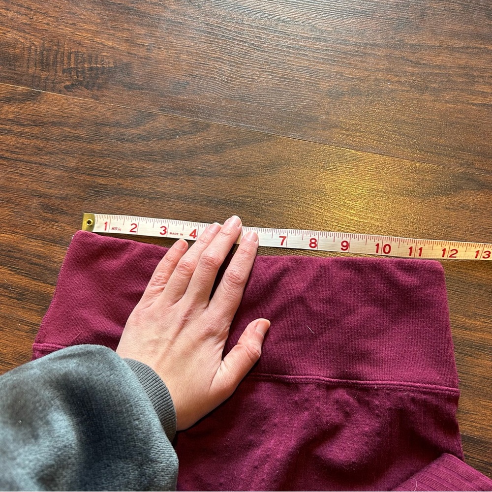 [Fabletics] Ribbed Wine Colored Leggings - Picture 2 of 7